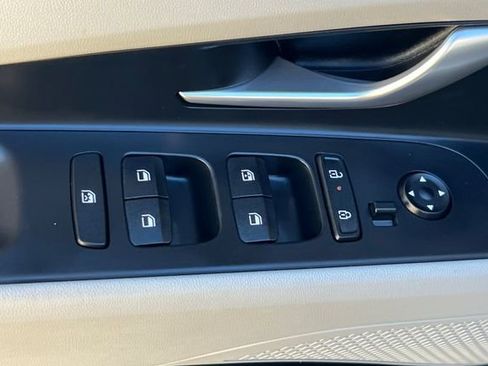 Certified 2025 Hyundai Elantra Limited FWD image 14