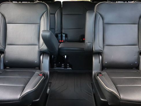 Used 2023 Chevrolet Suburban Premier image 46