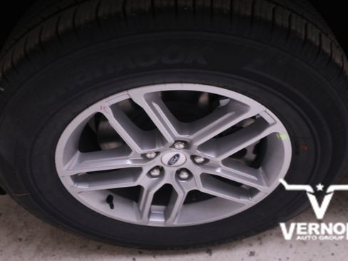 New 2025 Ford Explorer Active image 32