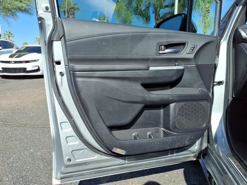 Used 2025 Toyota Sienna Platinum image 19