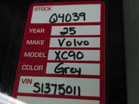 Certified 2025 Volvo XC90 B6 Plus image 38