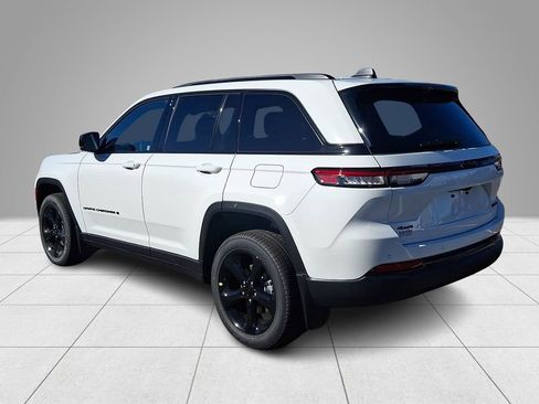 New 2025 Jeep Grand Cherokee Limited w/ Luxury Tech Group II image 4