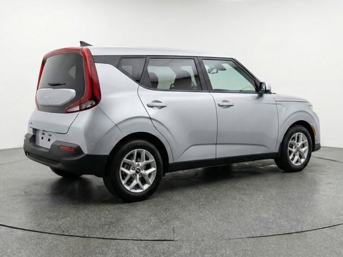 Used 2025 Kia Soul LX w/ LX Technology Package FWD image 9