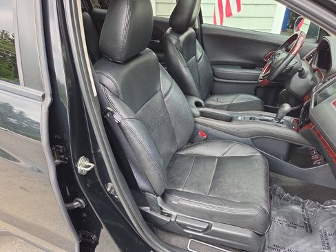 Used 2017 Honda HR-V EX image 11