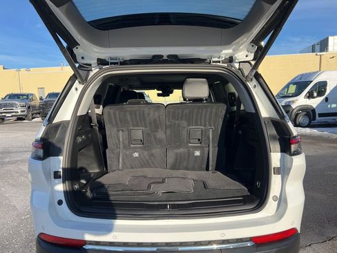 Certified 2023 Jeep Grand Cherokee L Limited w/ Luxury Tech Group II image 15