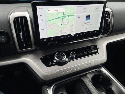 New 2025 Ford Expedition Active image 8