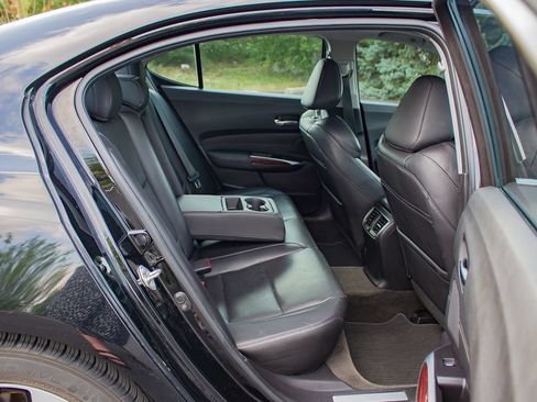 Used 2015 Acura TLX w/ Technology Package FWD image 18