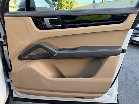 Used 2021 Porsche Cayenne image 37