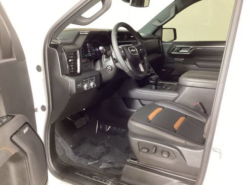 Used 2025 GMC Sierra 1500 AT4 w/ AT4 Preferred Package AWD/4WD image 32
