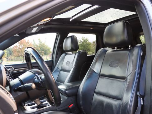 Used 2017 Jeep Grand Cherokee Overland image 14