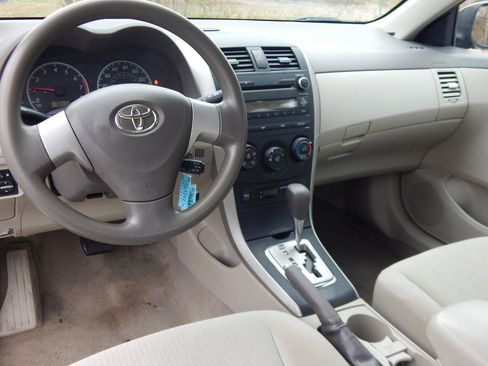 Used 2010 Toyota Corolla image 12