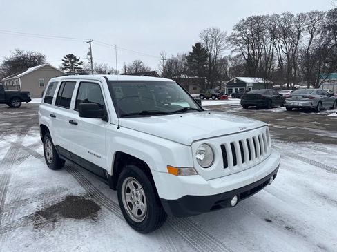 Used 2016 Jeep Patriot Sport image 7