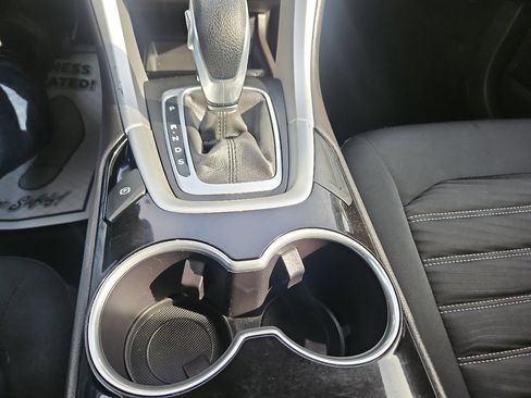 Used 2016 Ford Fusion SE image 30