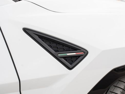 Used 2019 Lamborghini Urus image 17