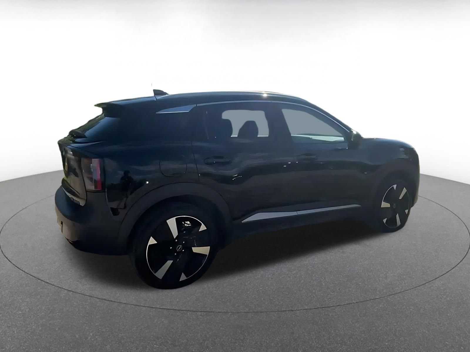 Used 2026 Nissan Kicks SR AWD/4WD image 14