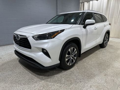 Certified 2024 Toyota Highlander XLE image 5