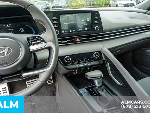 Used 2025 Hyundai Elantra Sport image 32