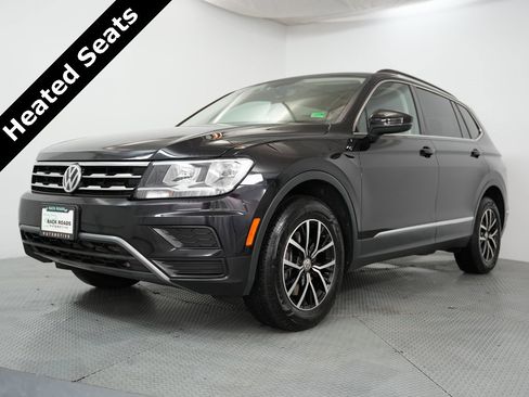 Used 2021 Volkswagen Tiguan SE w/ Panoramic Sunroof Package image 3