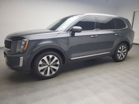 Used 2022 Kia Telluride EX w/ EX Premium Package FWD image 2