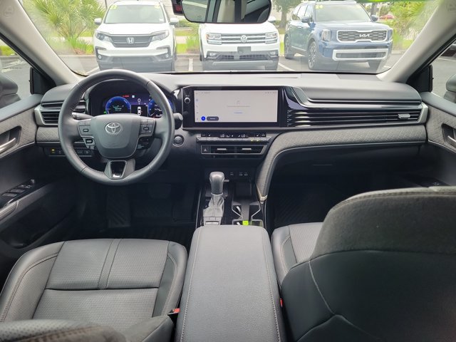 Used 2025 Toyota Camry XLE FWD image 2