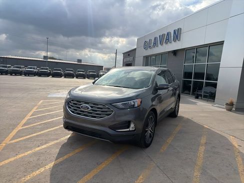 Used 2023 Ford Edge Titanium AWD/4WD image 3