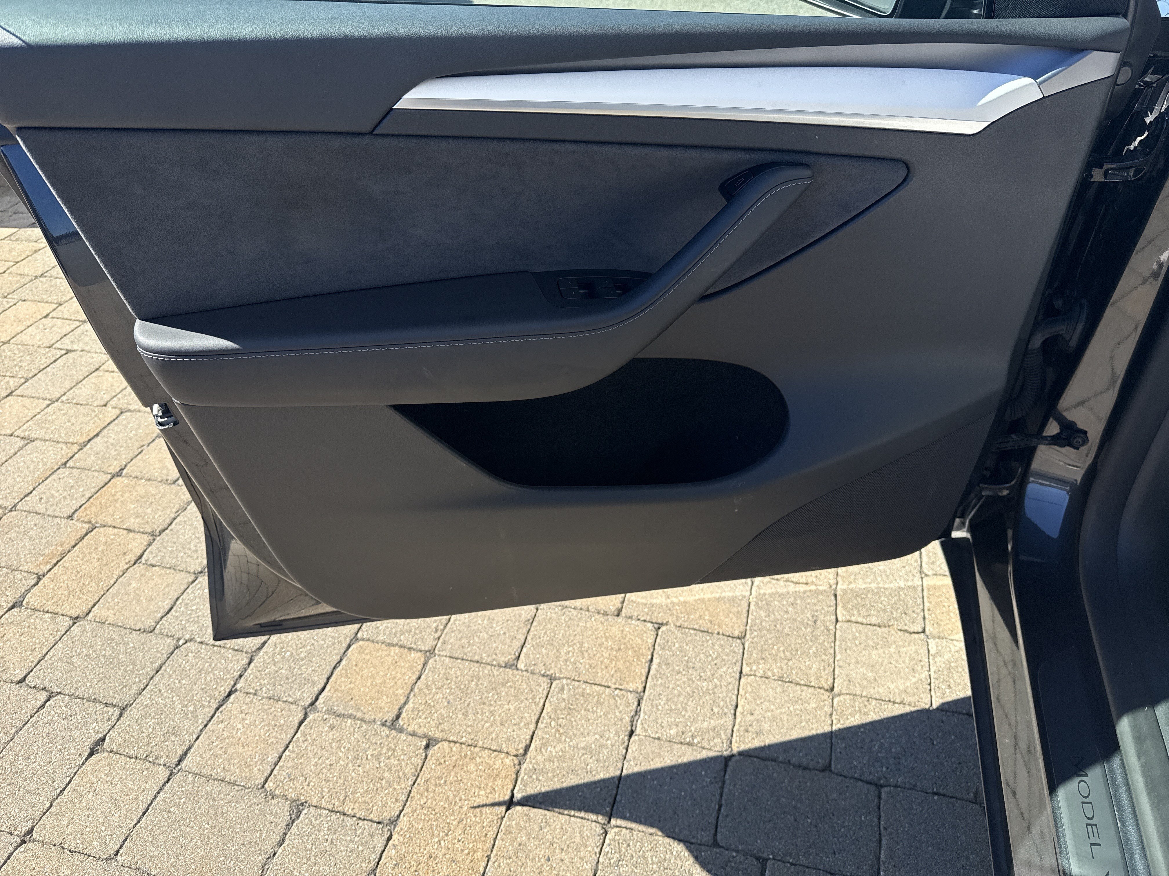 Used 2024 Tesla Model Y Long Range AWD/4WD image 13
