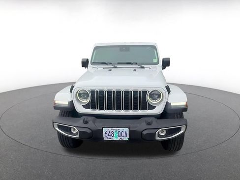 Used 2025 Jeep Wrangler Unlimited Sahara AWD/4WD image 4