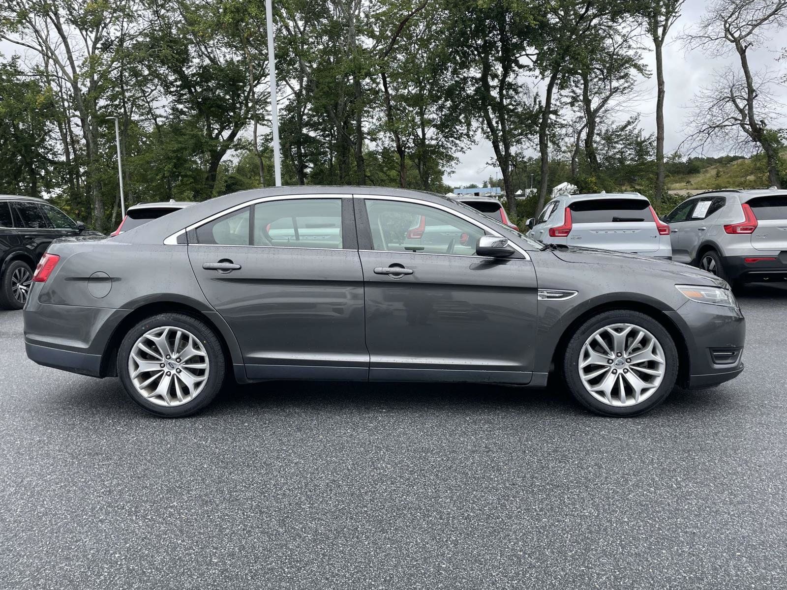 Used 2016 Ford Taurus Limited FWD image 27