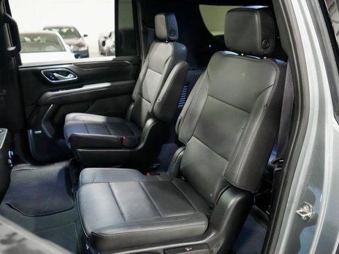 Used 2023 Chevrolet Suburban Z71 image 18