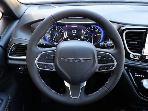 New 2026 Chrysler Pacifica Select image 16