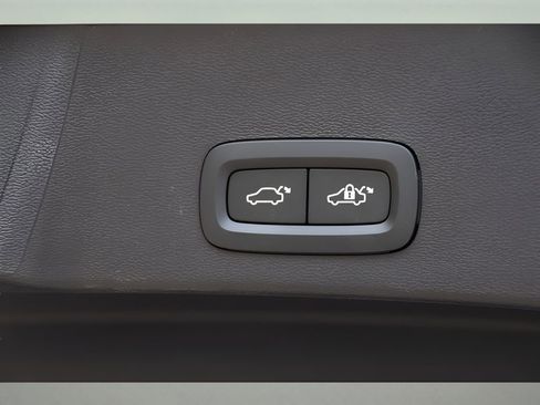 Certified 2025 Volvo XC40 B5 Ultra w/ Protection Package Premier image 15