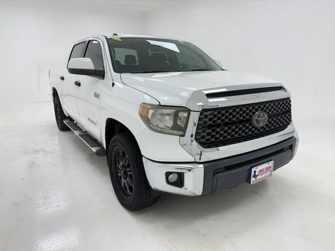 Used 2018 Toyota Tundra SR5 w/ SR5 Upgrade Package RWD image 2