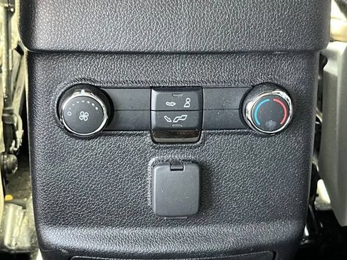 Used 2018 Ford Explorer XLT FWD image 22