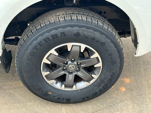 Used 2015 Nissan Frontier Desert Runner image 19