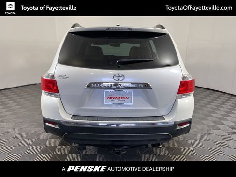 Used 2012 Toyota Highlander Limited w/ Tow Pkg image 4