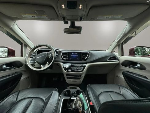 Used 2018 Chrysler Pacifica Limited w/ Advanced Safetytec Group FWD image 17