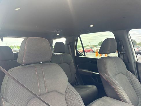 Used 2025 Honda Pilot Sport image 18