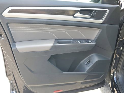 Used 2021 Volkswagen Atlas SE image 19