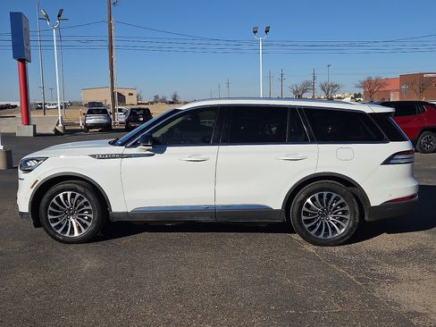 Used 2020 Lincoln Aviator Reserve w/ Equipment Group 201A image 2