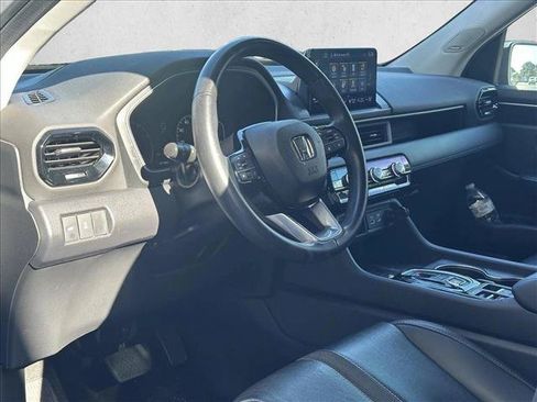 Used 2023 Honda Pilot Touring image 9