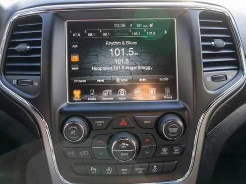 Used 2017 Jeep Grand Cherokee Altitude image 23