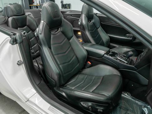 Used 2016 Maserati GranTurismo Sport RWD image 23