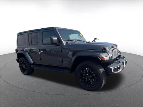 Used 2025 Jeep Wrangler Unlimited Sahara AWD/4WD image 2