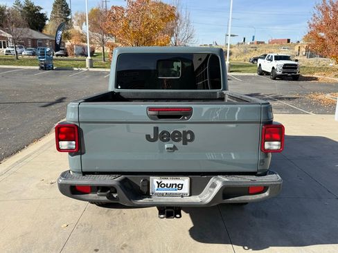 New 2025 Jeep Gladiator Sport image 9