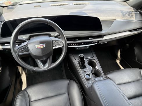Used 2024 Cadillac XT4 Luxury w/ Cold Weather Package FWD image 13