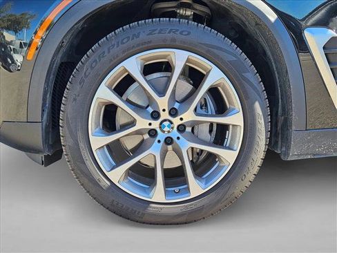 Used 2024 BMW X5 sDrive40i w/ Premium Package image 25