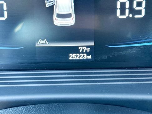 Used 2025 Hyundai Venue SEL FWD image 12