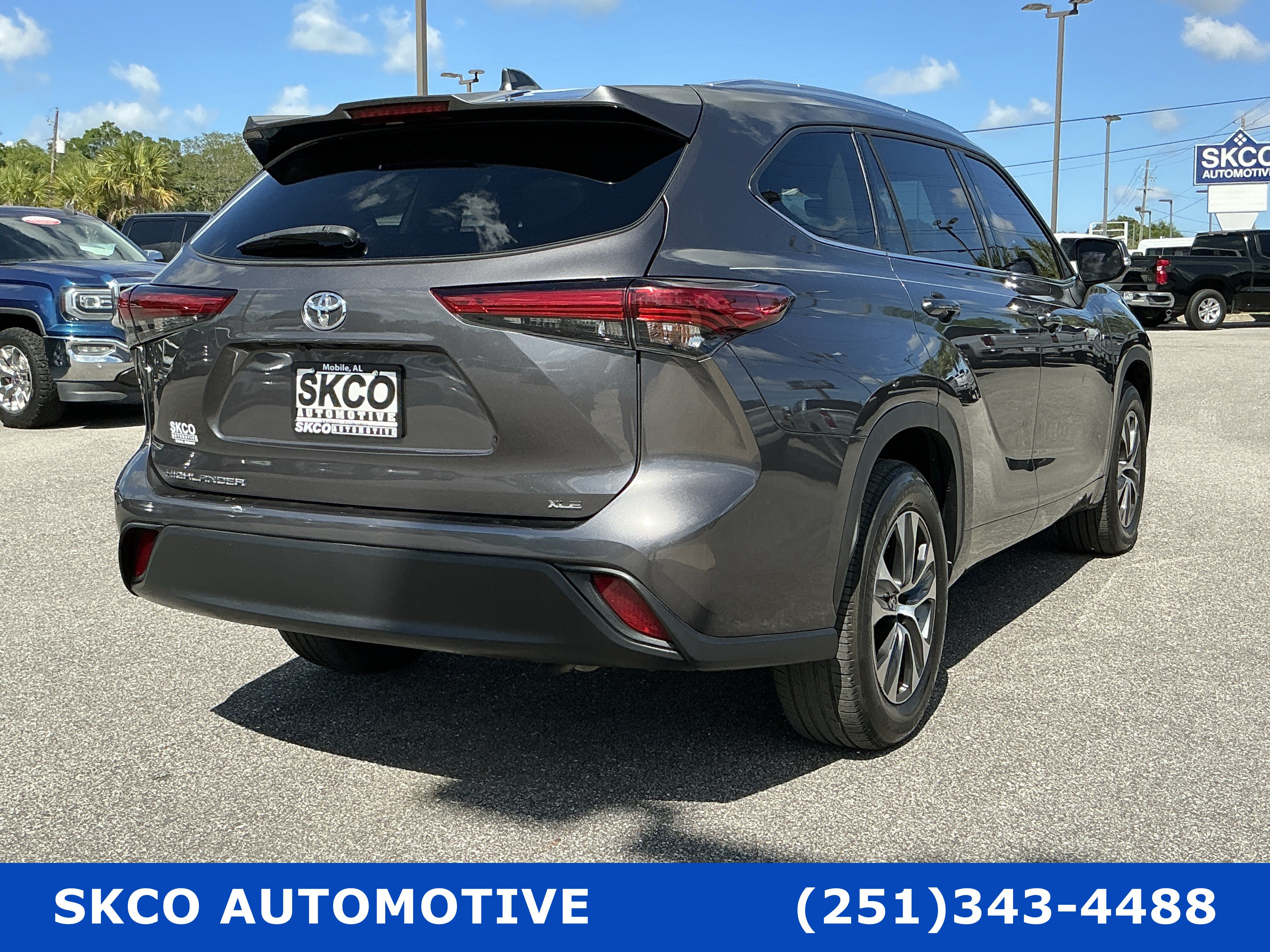Used 2021 Toyota Highlander XLE FWD image 5