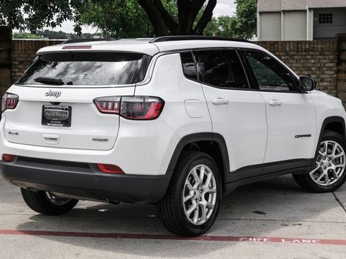 Used 2023 Jeep Compass Latitude AWD/4WD image 15