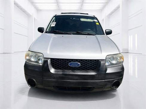 Used 2005 Ford Escape XLS AWD/4WD image 5